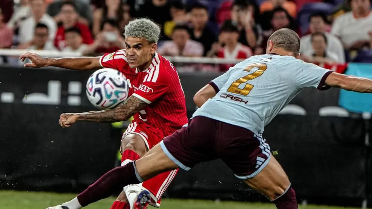Luis Díaz mencetak gol saat Bayern Munich menang 2-1 atas Aston Villa pada laga persahabatan Audi Football Summit di Hong Kong. (Foto: Instagram @fcbayern)
