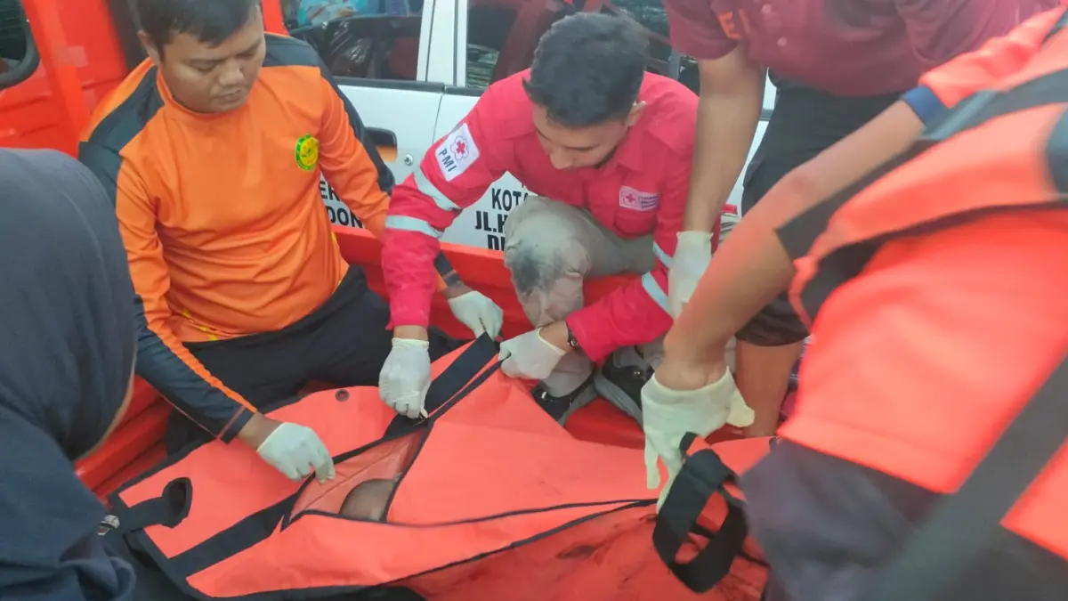 Pelajar SMK 3 Pariaman, Farid (15), tewas terseret arus saat mandi-mandi bersama teman sepulang sekolah di Desa Apar, Jumat (7/8/2026).