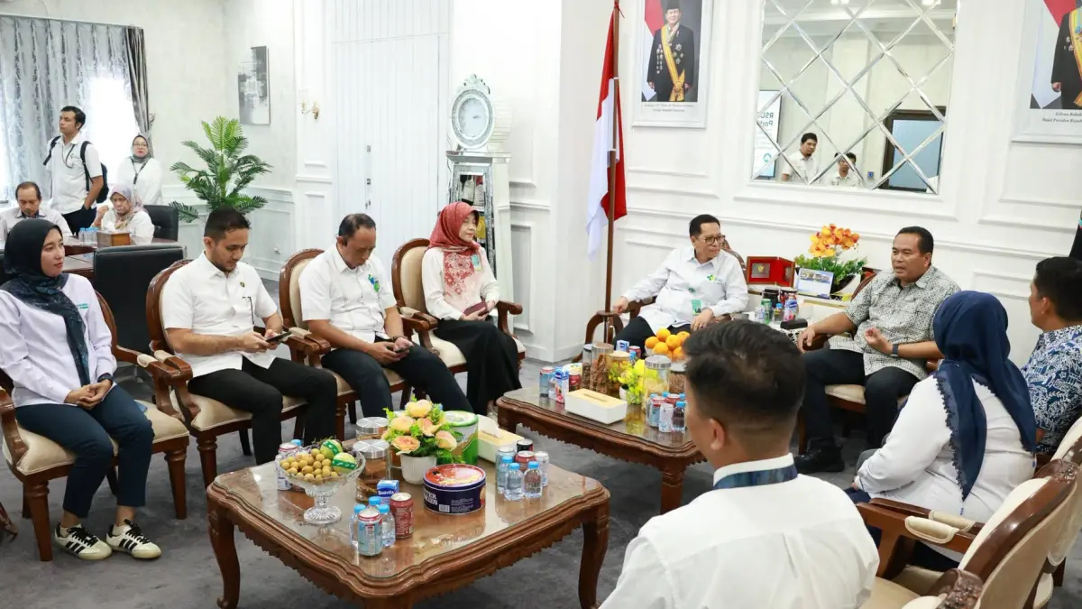 Pertemuan Wali Kota Pariaman Yota Balad bersama Direktur Utama RSUP Dr. M. Djamil Padang Dovy Djanas di Ruang Kerja Wali Kota Pariaman, Kamis (6/8/2026).