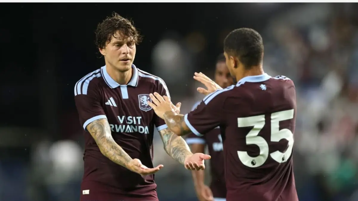 Victor Lindelöf (kiri) menegaskan timnya siap menghadapi ujian penting melawan raksasa Bundesliga, Bayern Munich pada laga tur pramusim Asia di Kai Tak Stadium, Hong Kong, Jumat (7/8/2026). (Foto: avfc.co.uk)