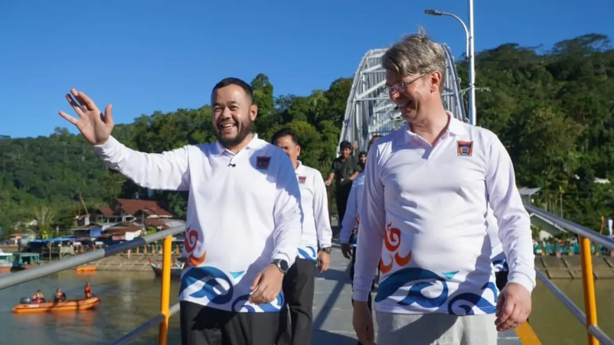 Wali Kota Padang Fadly Amran bersama Wali Kota Hildesheim, Jerman, Ingo Meyer, meresmikan Jembatan Hildesheim di kawasan Batang Arau, Jumat (7/8/2026).(Foto: Diskominfo)