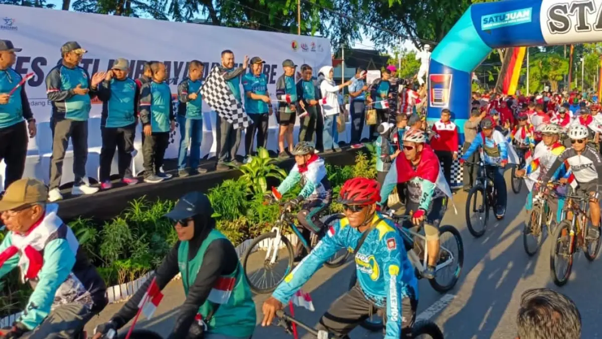 3.000 pesepeda mengikuti Gowes Siti Nurbaya Adventure-X dalam rangka HJK Padang ke-357 di Kota Padang. (Foto: Diskominfo)