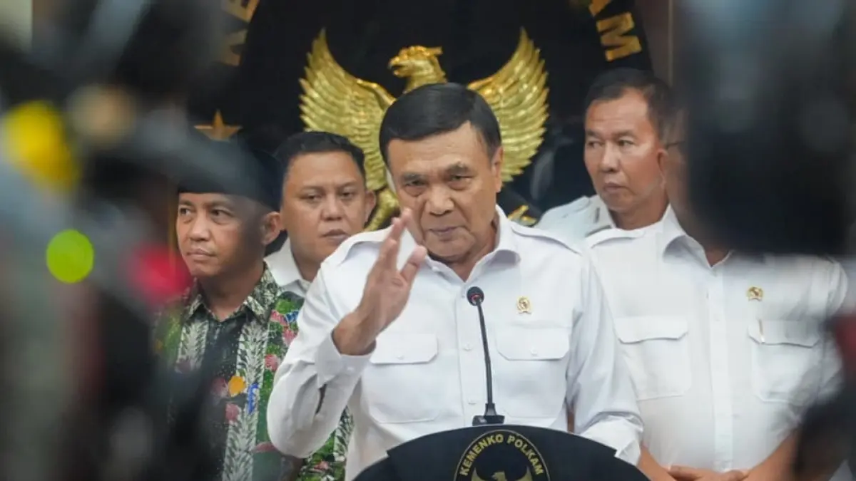 Menko Polkam Djamari Chaniago saat konferensi pers penanganan karhutla di Jakarta, Senin (10/8/2026). (Foto: Humas Kemenko Polhukam)