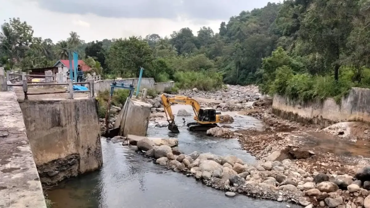 Rehab bendungan terdampak banjir di Kota Padang dalam program rehabilitasi dan rekonstruksi pascabencana. (Foto: Diskominfo)