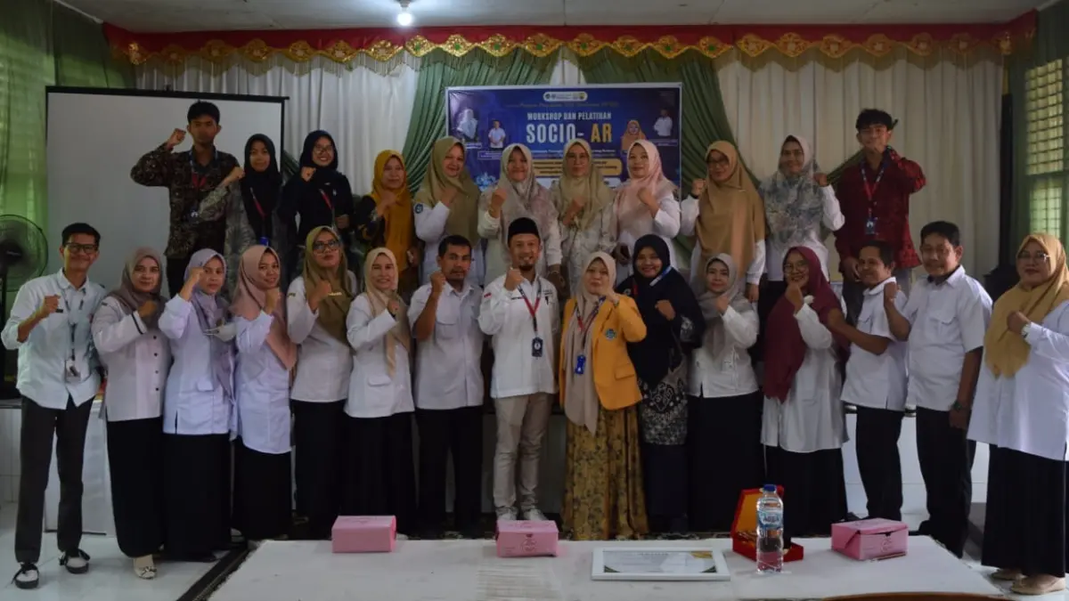 UNP mengenalkan Augmented Reality kepada guru Sosiologi Pariaman untuk mendorong pembelajaran lebih interaktif, kontekstual, dan berbasis kearifan lokal.