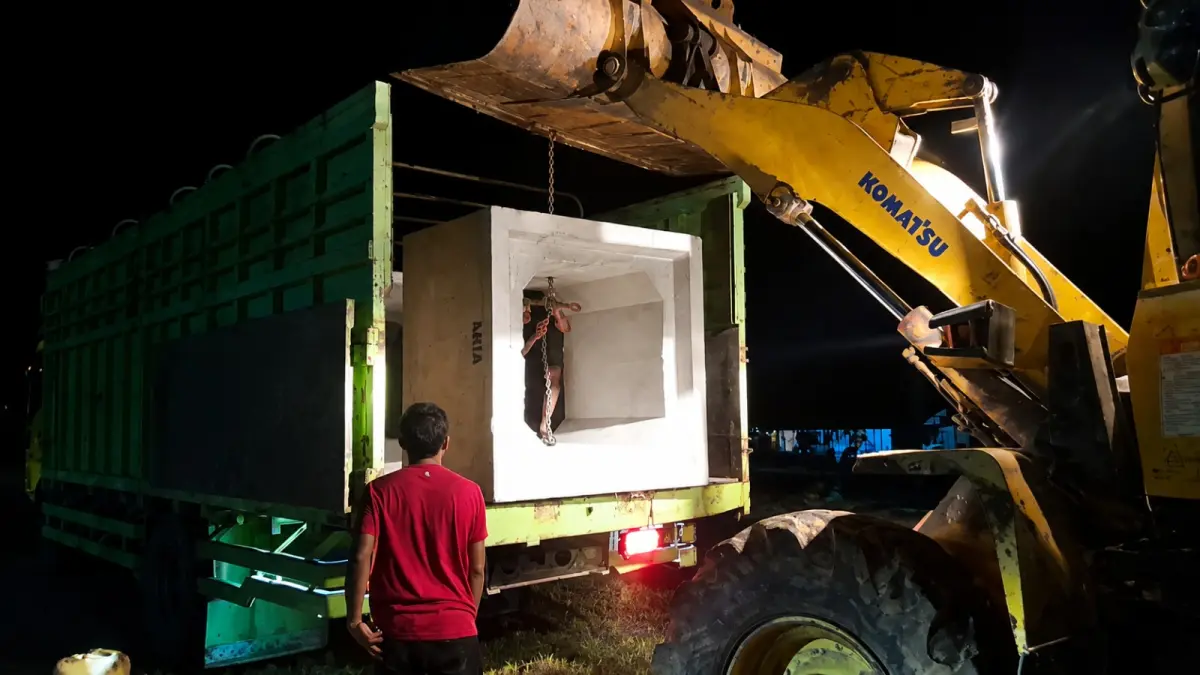 Jalan amblas yang bertebaran di pelosok Kabupaten Dharmasraya ditangani cepat dengan pemasangan 14 box culvert untuk menjaga akses tiga nagari tetap terbuka dan lancar.