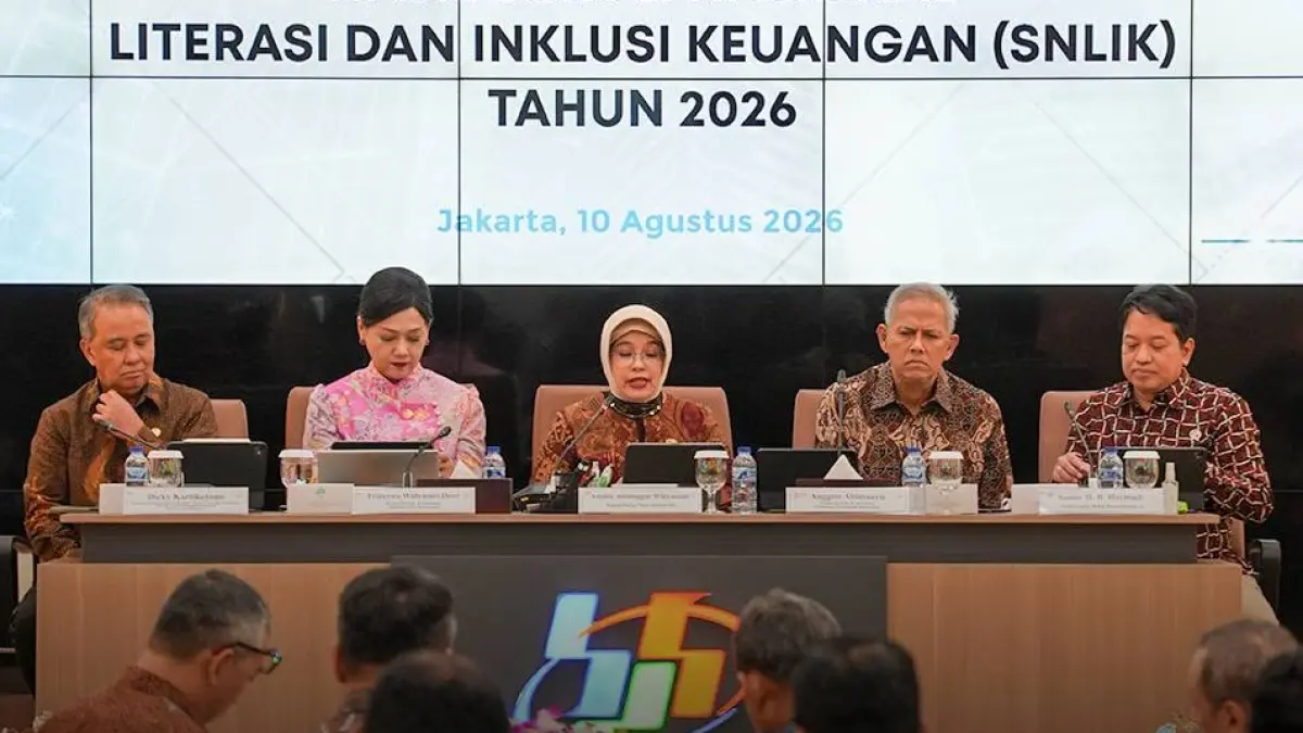 Ketua Dewan Komisioner LPS, Anggito Abimanyu (dua kanan), saat mengumumkan hasil SNLIK 2026 di Kantor BPS, Jakarta, Senin (10/8/2026).