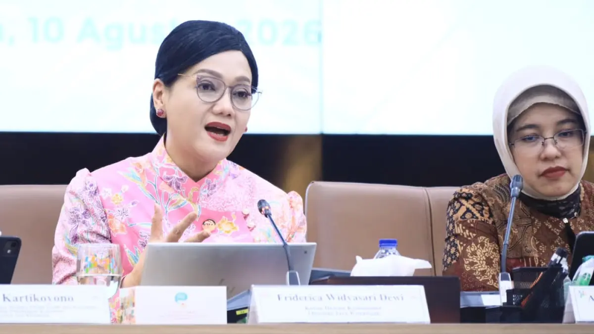 Ketua Dewan Komisioner OJK, Friderica Widyasari Dewi, menyampaikan hasil Survei Nasional Literasi dan Inklusi Keuangan (SNLIK) 2026, Senin (10/8) di Jakarta.