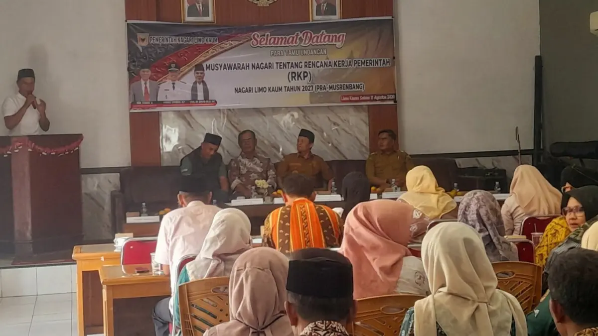 Musyawarah Nagari Limo Kaum membahas penyusunan RKP Nagari 2027 dan DU RKP 2028 di tengah penyusutan anggaran dari Rp1,5 miliar menjadi Rp370 juta, Selasa (11/8/2026).
