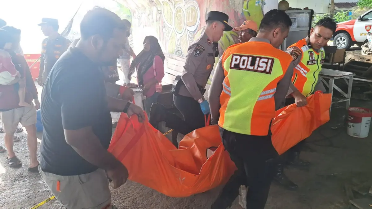 Pensiunan sekaligus Ketua RT di Kota Padang ditemukan tewas terapung di Muaro Lasak saat mengisi hari dengan memancing ikan.