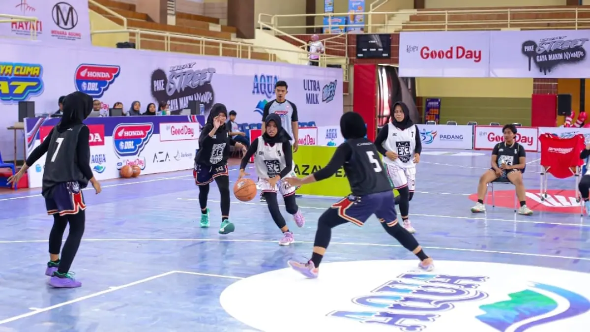 Suasana pertandingan AZA 3X3 Competition 2026 West Sumatra di GOR Prayoga Padang.(Foto: DBL for Padek)