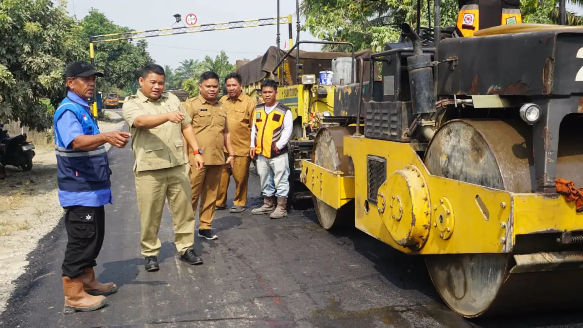 Jalan Simpang Tiga Sitiung Lama–Pulai, Dharmasraya, diaspal sepanjang 2.300 meter dengan rekonstruksi 15 titik dan raising tujuh titik.