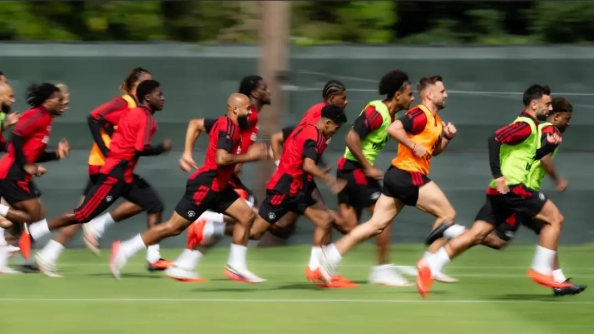 Pemain Manchester United latihan di County Kildare menjelang laga melawan Leeds United. (Foto: manutd.com)