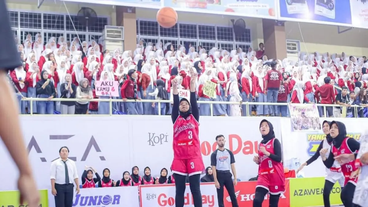 Pertandingan SMA Kartika 1-5 Padang melawan SMAN 3 Padang di DBL West Sumatra 2026, kemarin. (Foto: DBL for Padek)
