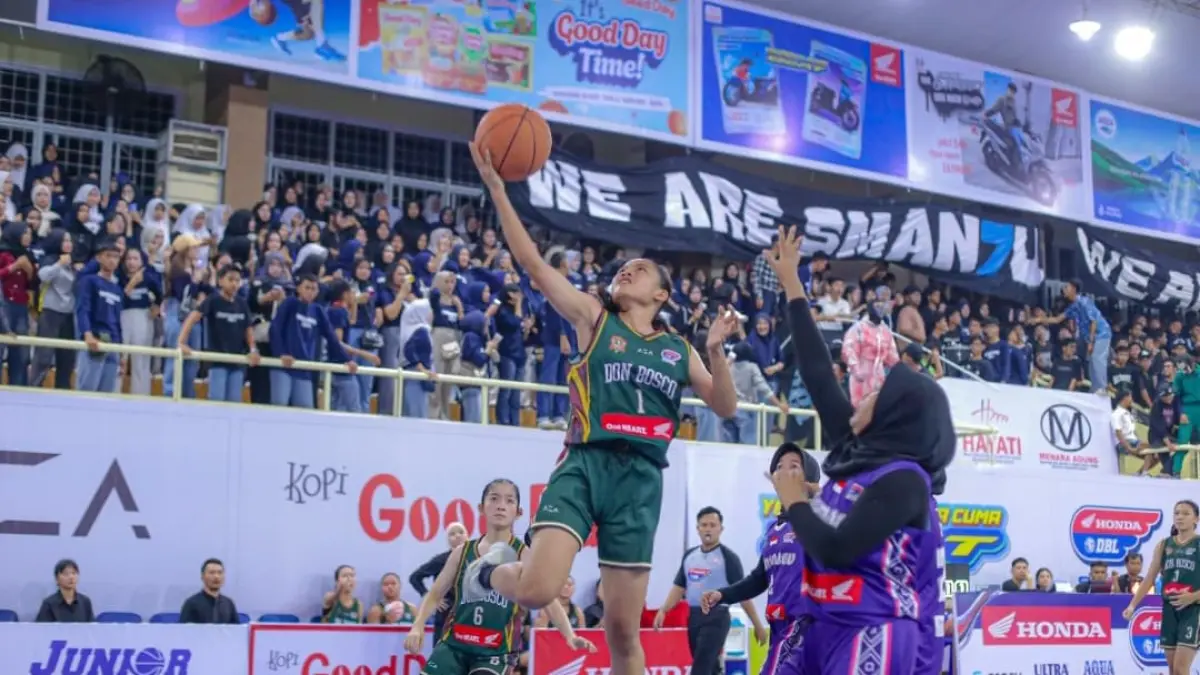 Tim putri SMA Don Bosco Padang berhasil menaklukkan SMAN 7 Padang pada DBL West Sumatra 2026 di GOR Prayoga Padang.(Foto: DBL for Padek)