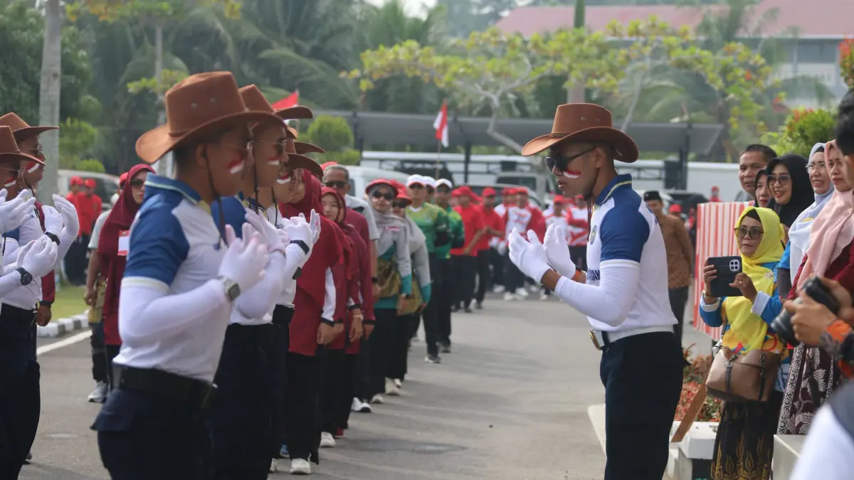 38 tim mengikuti lomba gerak jalan HUT ke-81 RI di Kota Pariaman untuk memperkuat kekompakan dan nasionalisme ASN, Kamis (13/8/2026).