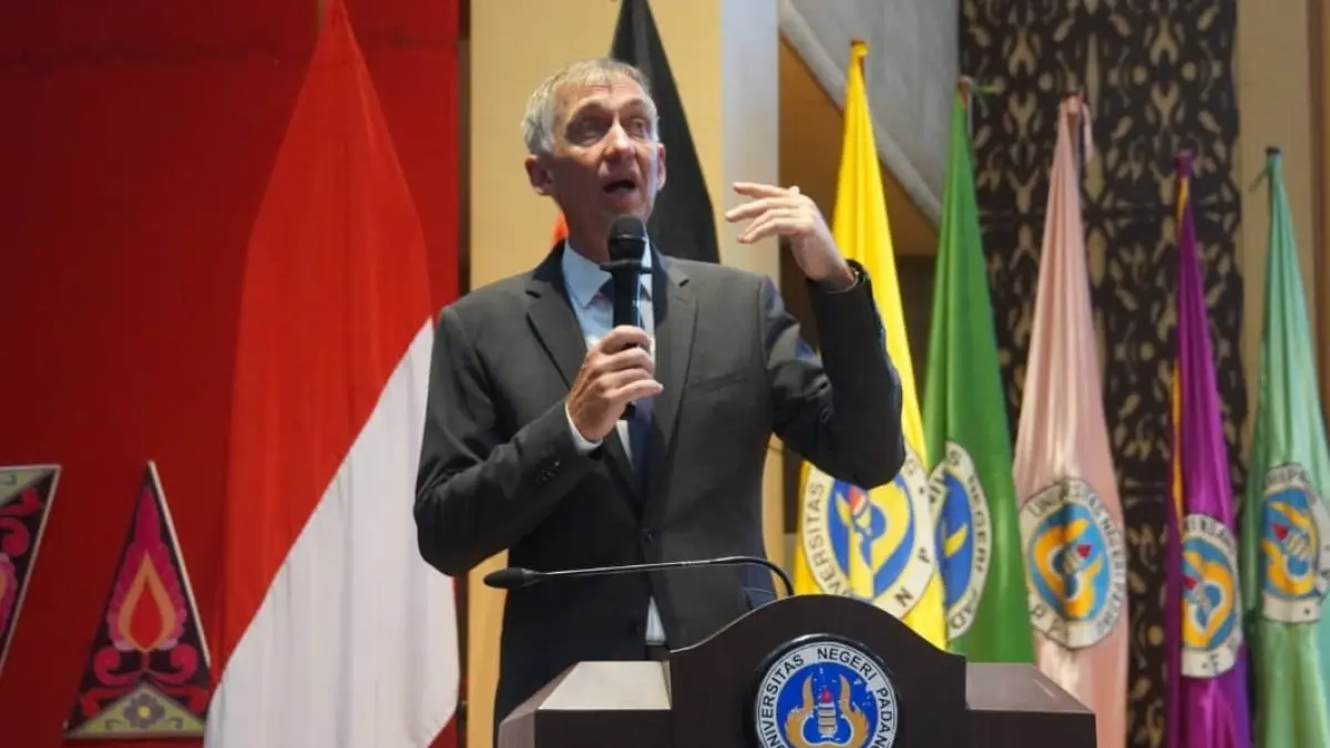 Dubes Jerman Ralph Beste menghadiri kuliah umum dan rangkaian kerja sama UNP dengan Goethe-Institut di Universitas Negeri Padang.(Foto: KKPS)