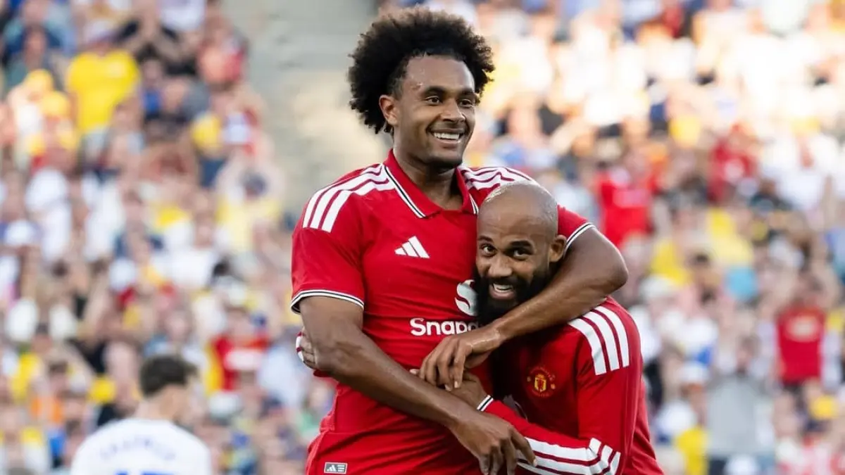 Joshua Zirkzee bersama Bryan Mbeumo merayakan gol yang membawa Manchester United unggul 1-0 atas Leeds United dalam laga pramusim di Croke Park, Dublin.(Foto: Instagram @manutd)