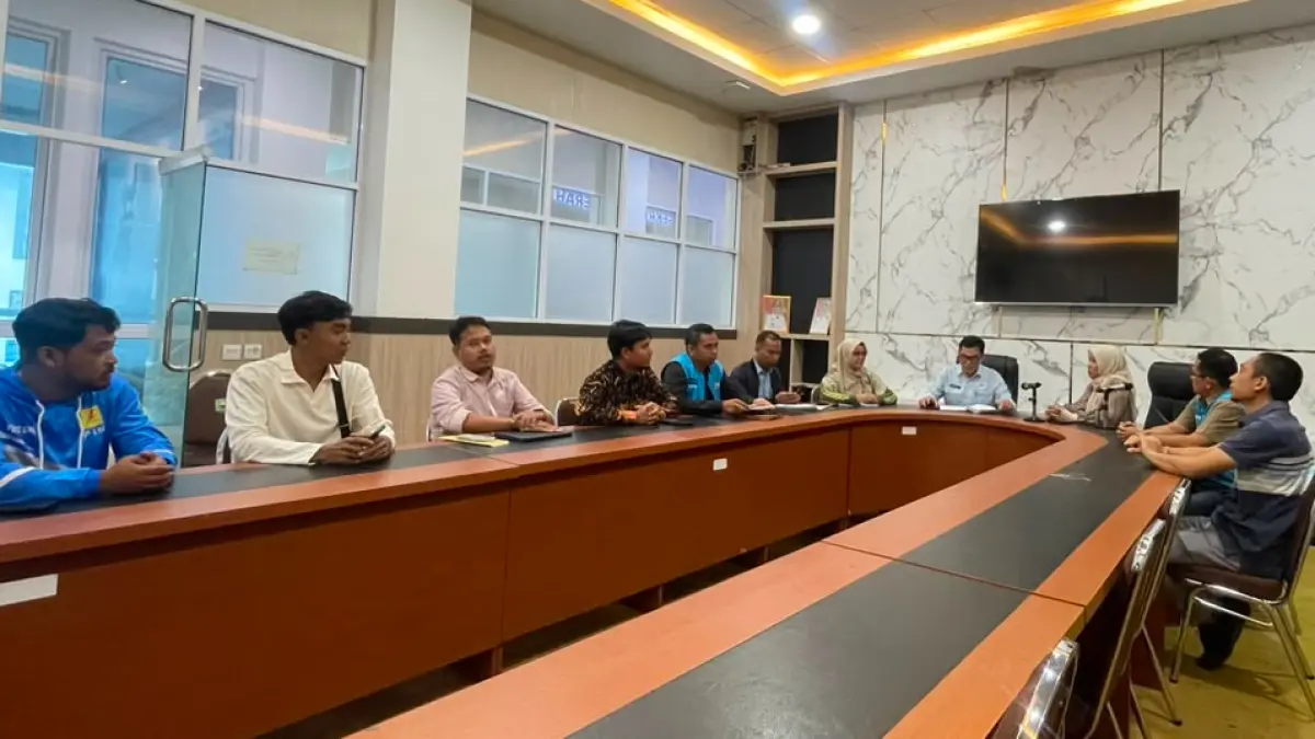 PLN UP3 Solok dan Pemkab Solok membahas percepatan Program Listrik Desa melalui pemetaan wilayah prioritas dan pengembangan jaringan listrik.
