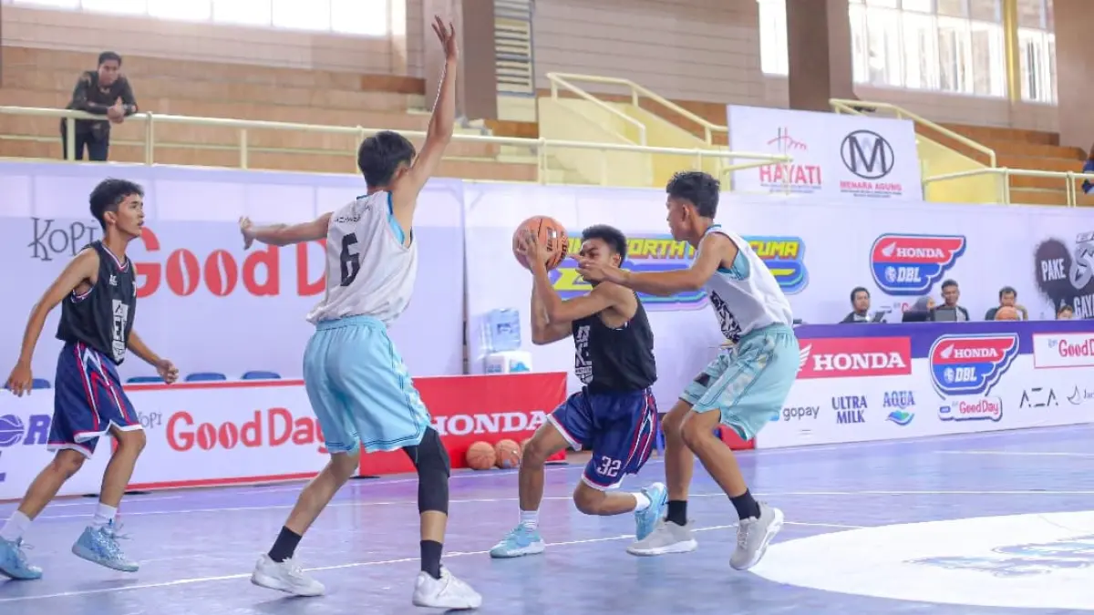 Tim basket 3x3 SMAN 1 Pancung Soal menang telak 10-0 atas SMAN 9 Padang di AZA 3X3 Competition 2026.(Foto: DBL for Padek)