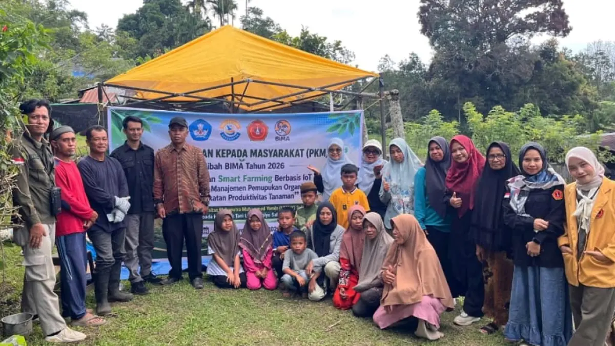 Tim PKM UMMY Solok bersama Kelompok Tani Landia Saiyo Sahati di Landia Farm Agam.(Foto: Tim PKM)