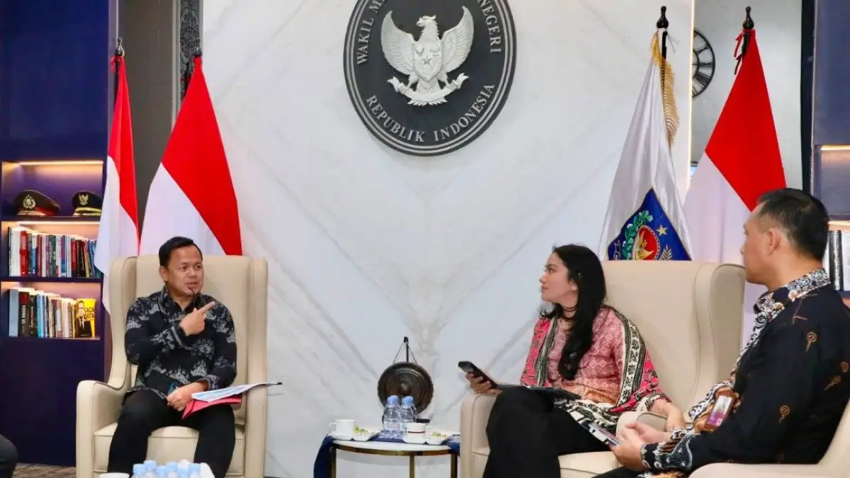 Bupati Dharmasraya Annisa Suci Ramadhani bertemu Wamendagri Bima Arya Sugiarto di Jakarta, Jumat (14/8/2026), membahas kondisi fiskal daerah dan meminta tambahan TKD untuk Dharmasraya pada 2027.
