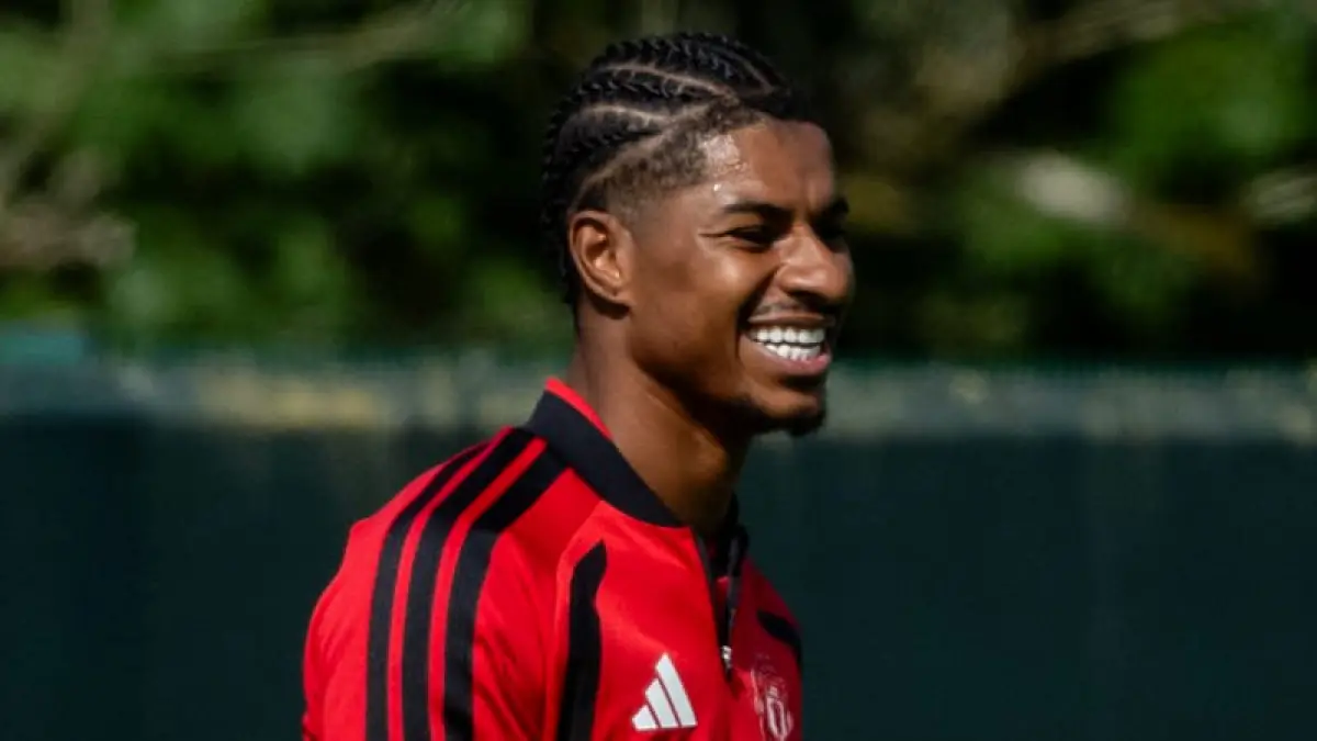 Marcus Rashford mengikuti sesi latihan Manchester United jelang laga uji coba pramusim melawan AC Milan musim 2026/2027. (Foto: X @ManUtd)