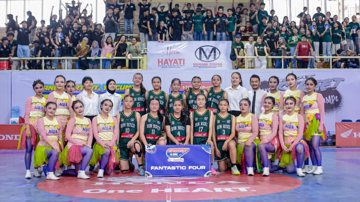 Pemain putri Don Bosco Padang beraksi saat menang 25-7 atas SMAN 3 Bukittinggi dan lolos ke Fantastic Four Honda DBL 2026 West Sumatra.(Foto: DBL for Padek)