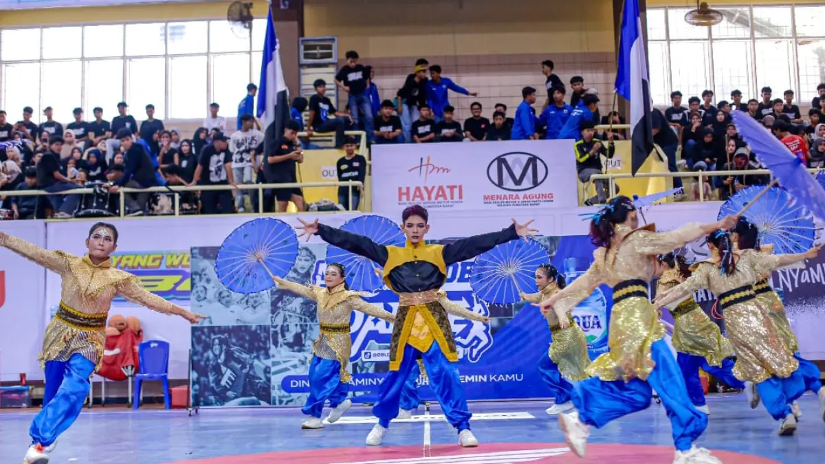 Tim dance SMA DEK menampilkan karya “Malin: Setelah Batu” yang menafsir ulang legenda Malin Kundang di DBL Dance Competition 2026. (Foto: DBL for Padek)
