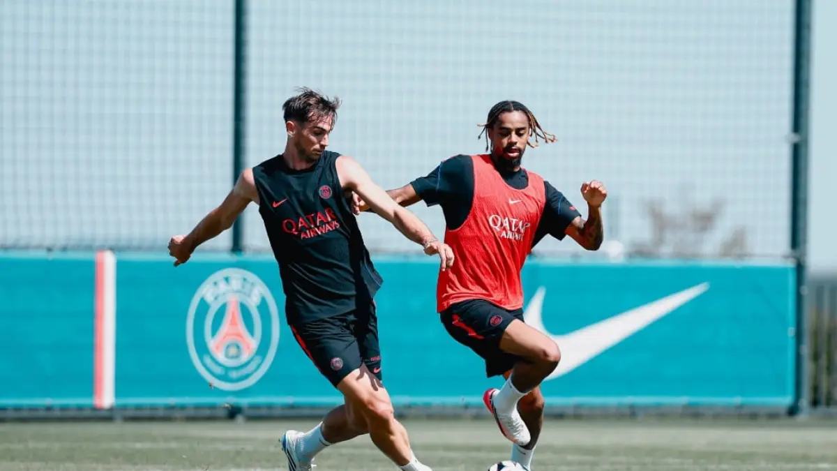 Para pemain PSG latihan jelang menghadapi RC Lens pada laga Trophée des Champions di Stade Bollaert-Delelis, 16 Agustus 2026. (Foto: PSG)