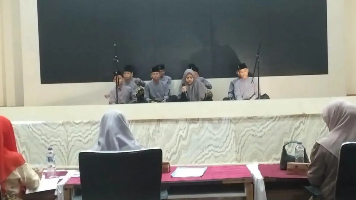 Santri se-Dharmasraya adu kreativitas dalam lomba marawis dan hadroh HUT ke-81 RI. 