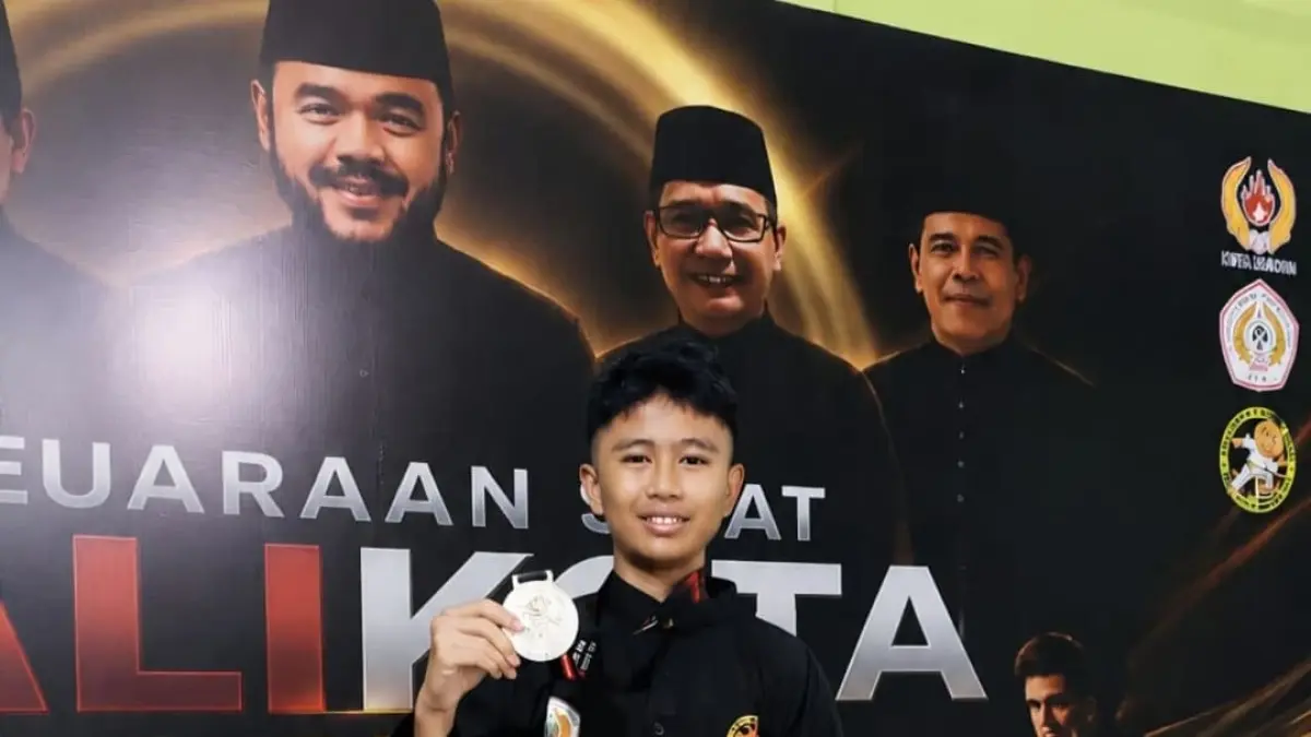 Siswa SMPN 2 Padang peraih juara dalam ajang olahraga pencak silat.(Foto: Diskominfo)