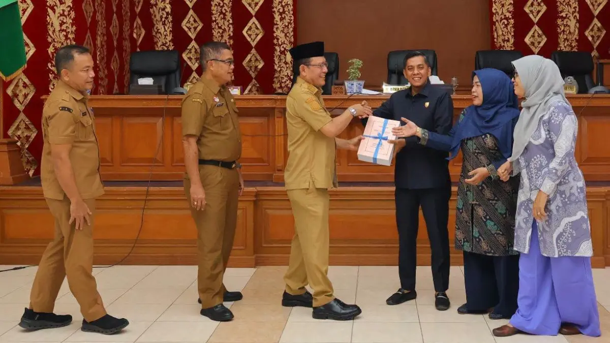 Wali Kota Payakumbuh Zulmaeta menyampaikan Nota Keuangan Rancangan Perubahan APBD 2026 dalam Rapat Paripurna DPRD Kota Payakumbuh, Selasa (18/8/2026).