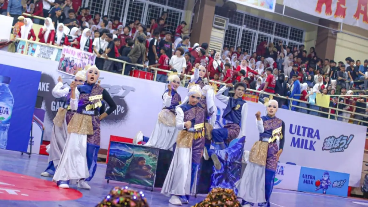 Khanza Haura (kedua dari kanan) merupakan dancer yang punya prestasi di bidang taekwondo. (Foto: DBL)