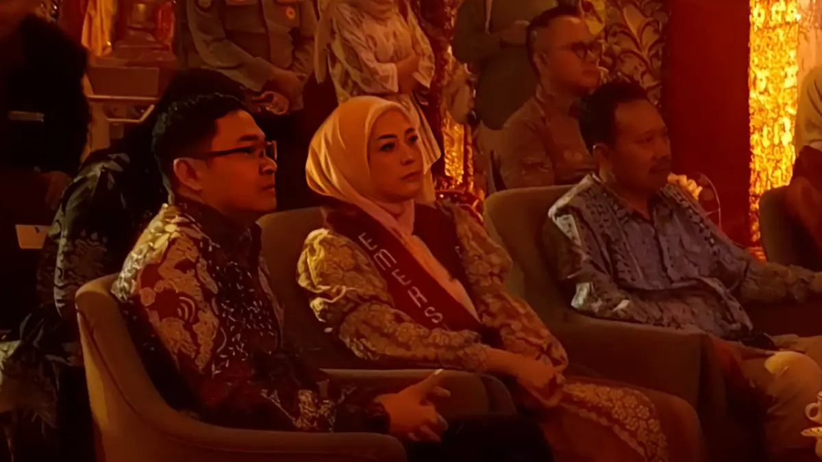 Managing Director Emersia Group Budi Rahman bersama Ketua Umum BKOW Sumatera Barat Dianita Maulin Vasko saat Emersia Wedding Expo di Emersia Hotel and Resort Batusangkar, Selasa (18/8/2026).