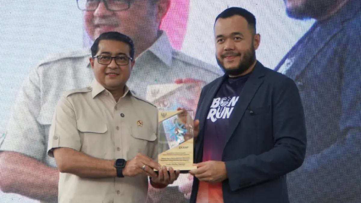 Menteri Ekonomi Kreatif Teuku Riefky Harsya bersama Wali Kota Padang, Fadly Amran. (Foto: Diskominfo)