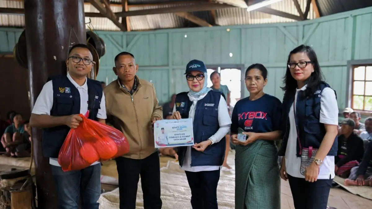 Pupuk Indonesia bersama Relawan Bakti BUMN 2026 menyalurkan bantuan dan menjalankan program tanggap bencana bagi masyarakat terdampak gempa bumi di Ruteng, Manggarai, NTT. (Foto: Corcom)