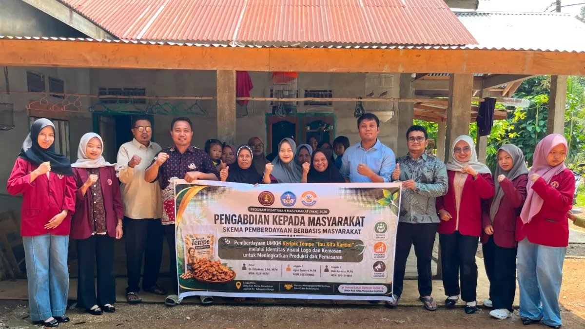 Tim dosen Universitas Dharmas Indonesia mendampingi UMKM Keripik Tempe “Ibu Kita Kartini” di Kabupaten Bungo, Jambi, melalui penguatan logo dan kemasan produk untuk meningkatkan daya tarik dan memperluas pemasaran.