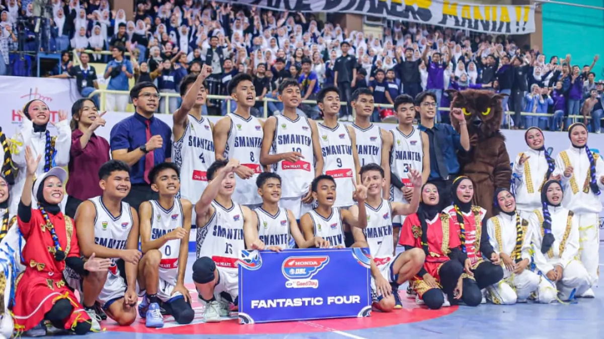 Tim putra SMAN 10 Padang menang atas SMAN 3 Padang untuk lolos ke Fantastic Four Honda DBL 2026 West Sumatra.(Foto: DBL for Padek)
