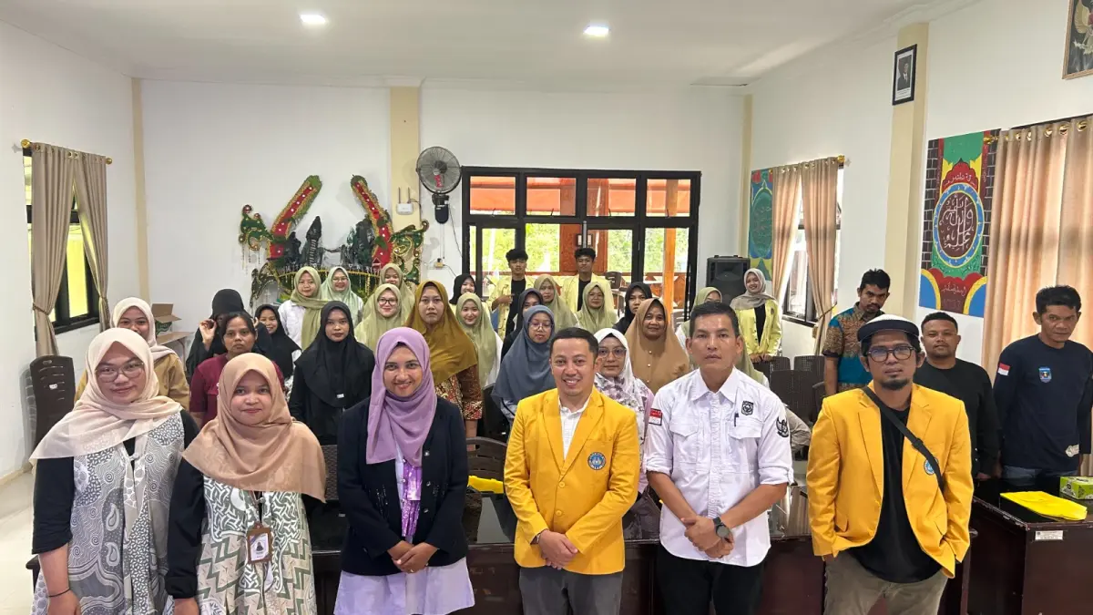UNP bersama masyarakat mengembangkan wisata Batu Gantuang dan digitalisasi pemasaran Tenun Silungkang Guguak Panto untuk mendorong ekonomi Desa Kubang Tangah, Sawahlunto. (DOKUMENTASI UNP)