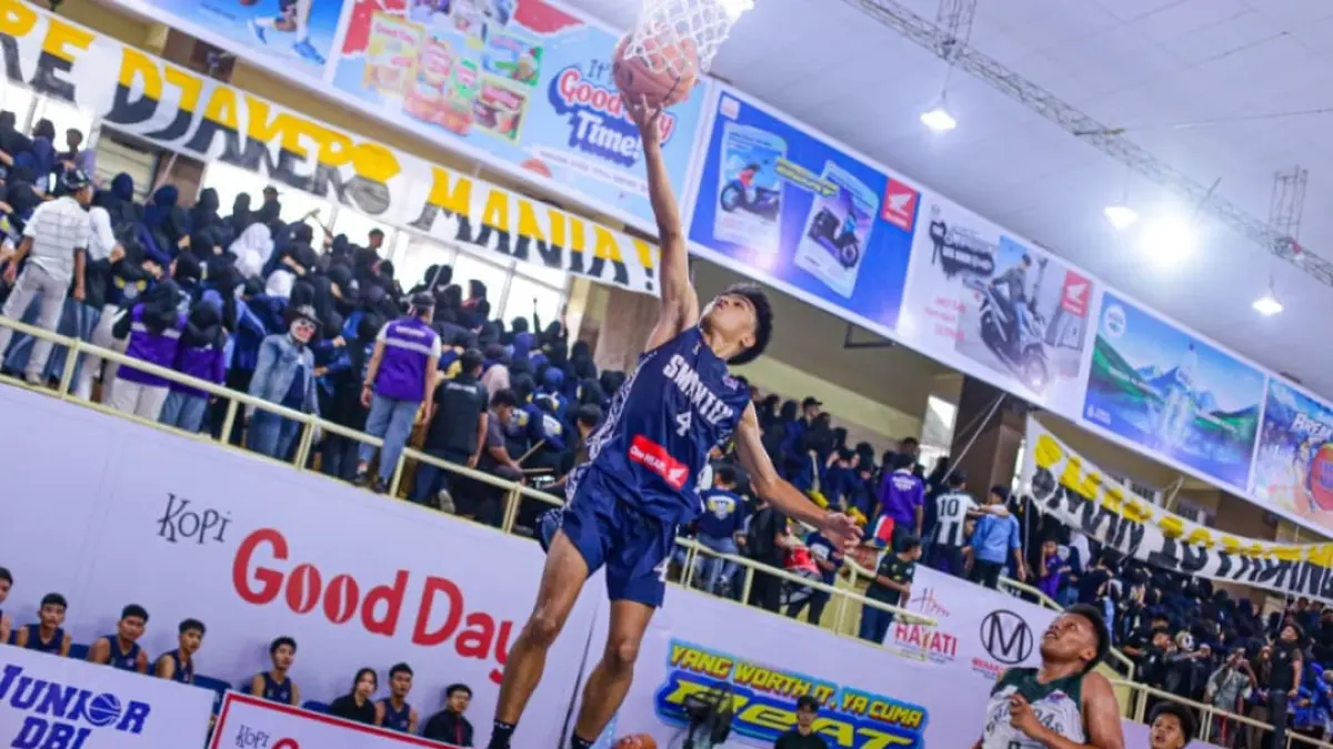 Upaya layup Bintang Aidi Putra ketika membela SMAN 10 Padang di DBL West Sumatra 2026. (Foto: DBL)