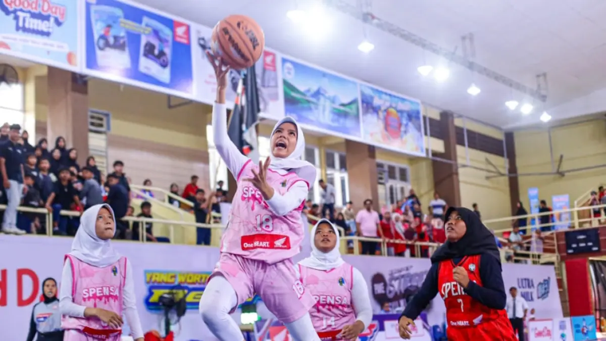 Aksi salah satu penggawa SMPN 1 Padang di Junior DBL Padang 2026. (Foto: DBL)
