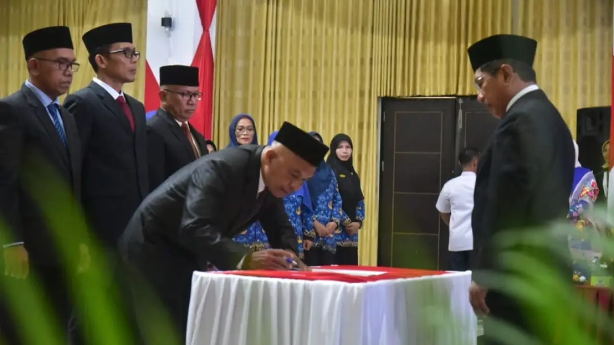 Bupati Padangpariaman John Kenedy Azis (JKA) melantik dan mengambil sumpah/janji 41 pejabat di lingkungan Pemerintah Kabupaten Padangpariaman, Rabu (19/8/2026). (Foto: Diskominfo)