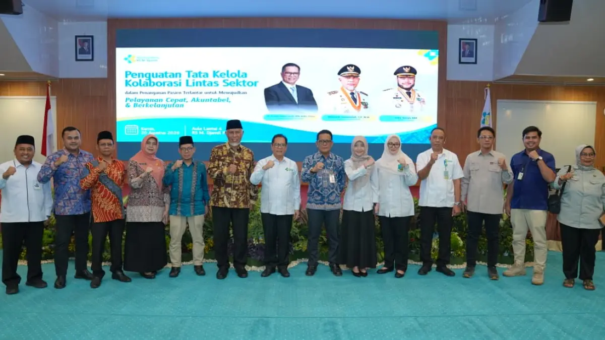 Gubernur Sumbar Mahyeldi menghadiri penandatanganan MoU dan PKS kolaborasi lintas sektor dalam penanganan pasien telantar di RSUP Dr. M. Djamil Padang, Kamis (20/8/2026).