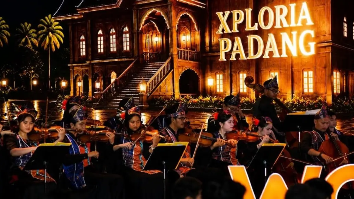 Pertunjukan Siti Nurbaya Orchestra (SINOUR) dalam rangka Hari Jadi ke-375 Kota Padang di kawasan Jembatan Siti Nurbaya, Jalan Batang Arau, Padang, Sabtu (9/8/2026) malam.(Foto: KKPS UNP)