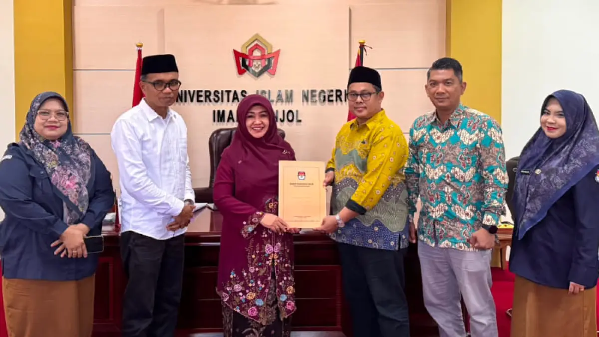 Rektor UIN Imam Bonjol Padang menerima kunjungan penjajakan kerja sama KPU Provinsi Sumatera Barat di Gedung Pascasarjana Kampus II. (Foto: Humas UIN)