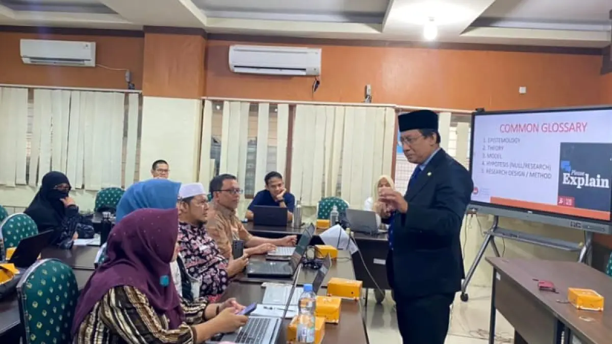 Coaching Clinic Penulisan Artikel Ilmiah SPs UNP bersama Prof Ramlee Bin Mustapha dari Universiti Pendidikan Sultan Idris Malaysia. (Foto: KKPS UNP)