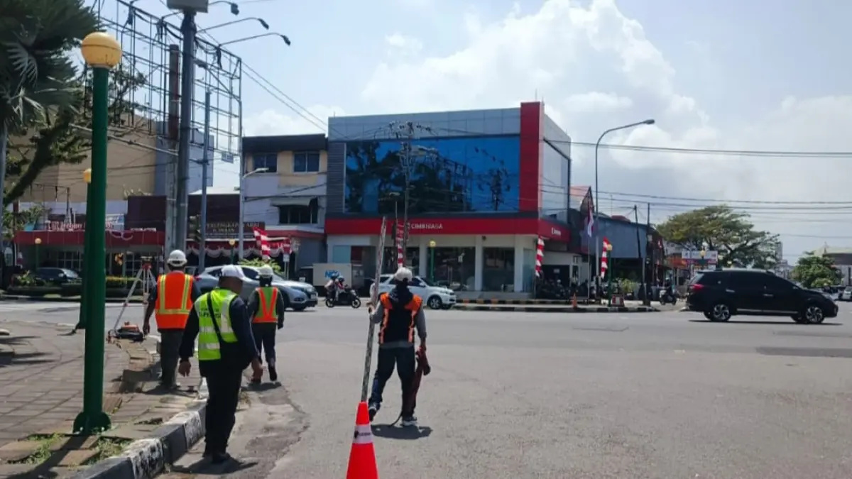 Dinas PUPR masih melakukan sejumlah persiapan sebelum pekerjaan fisik dimulai. Tim tengah melakukan pengukuran dan pengecekan lapangan.(Foto: Diskominfo)