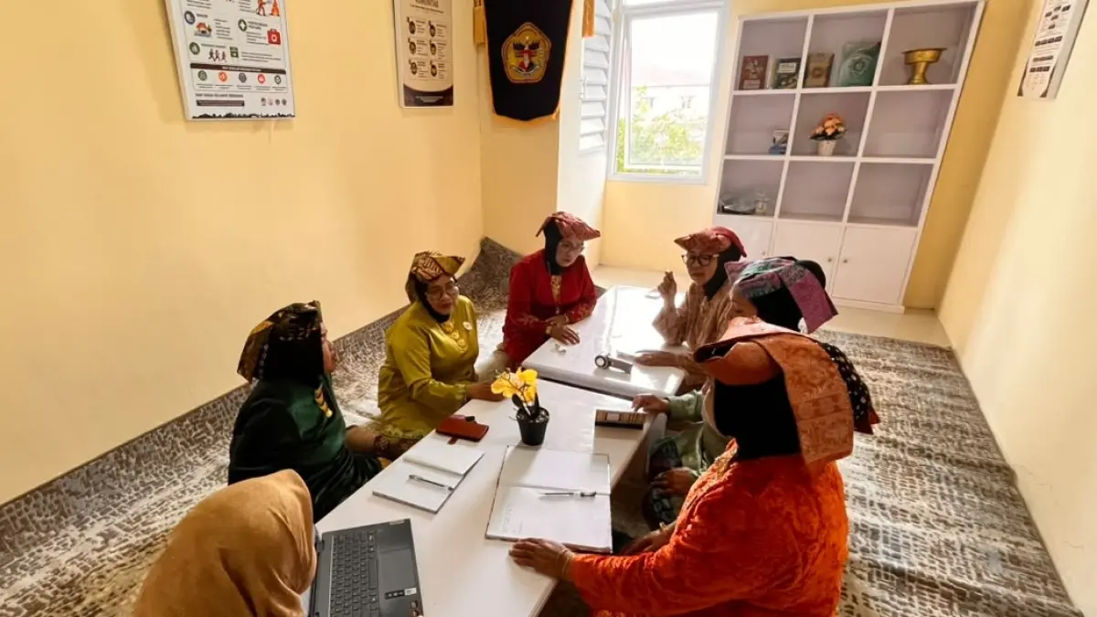 Sebanyak 50 Bundo Kanduang Kota Solok mengikuti program DEPSIBU dari UNP untuk memperkuat kesiapsiagaan bencana, integritas, dan ketahanan sosial. (DOKUMENTASI PRIBADI)