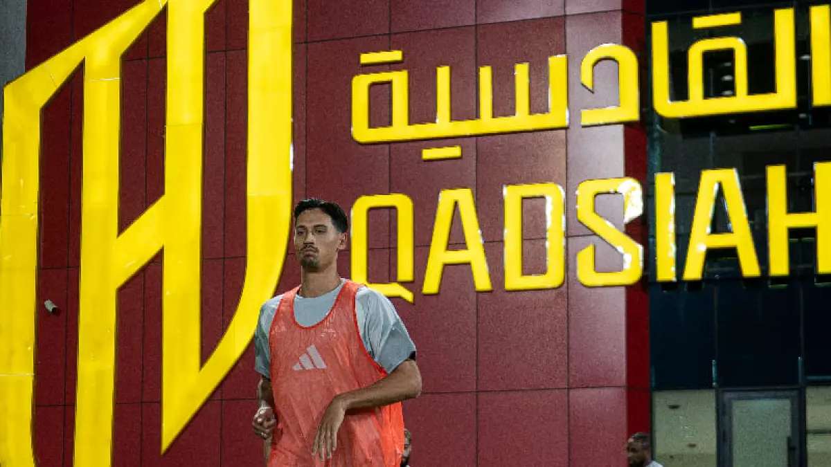 Tijjani Reijnders berlatih bersama rekan satu tim barunya di Al Qadsiah jelang laga melawan Al Ittihad pada lanjutan Liga Arab Saudi musim 2026/2027.(Foto: X @Alqadsiah)